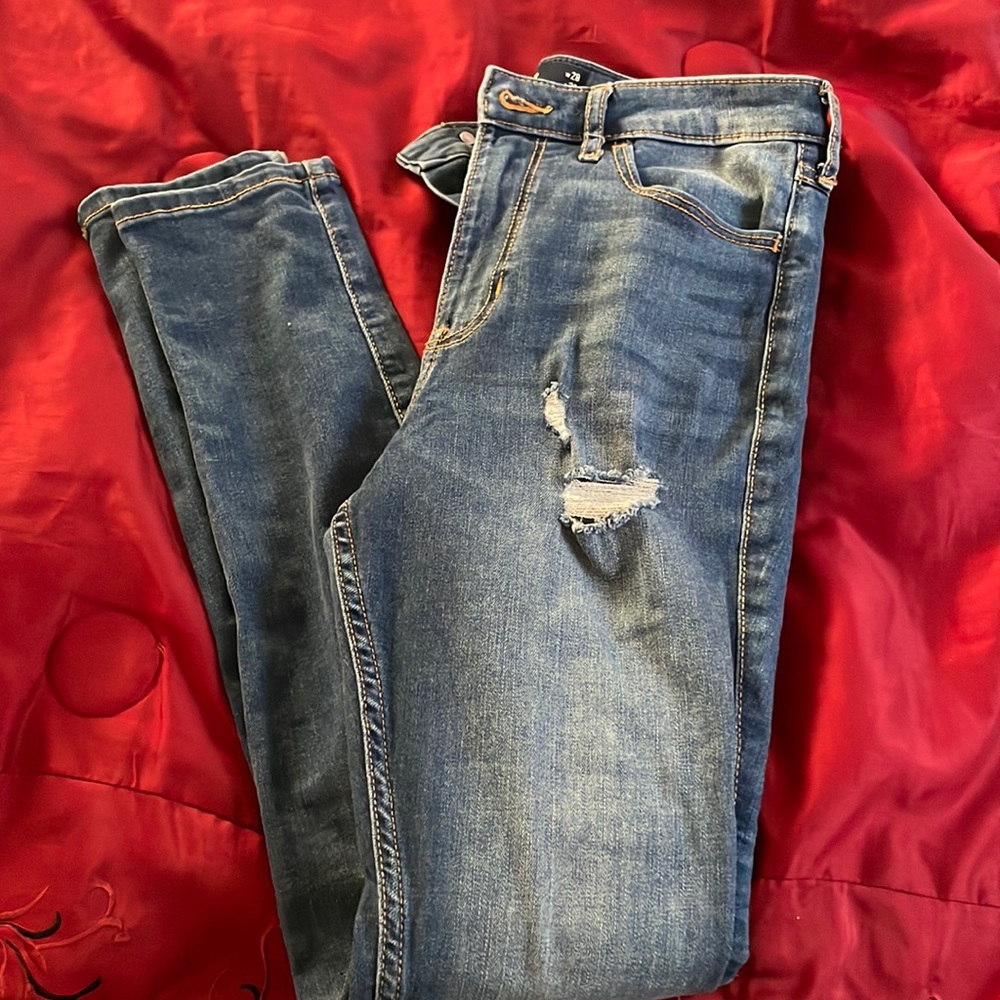 Size 7 Hollister regular skinny jeans